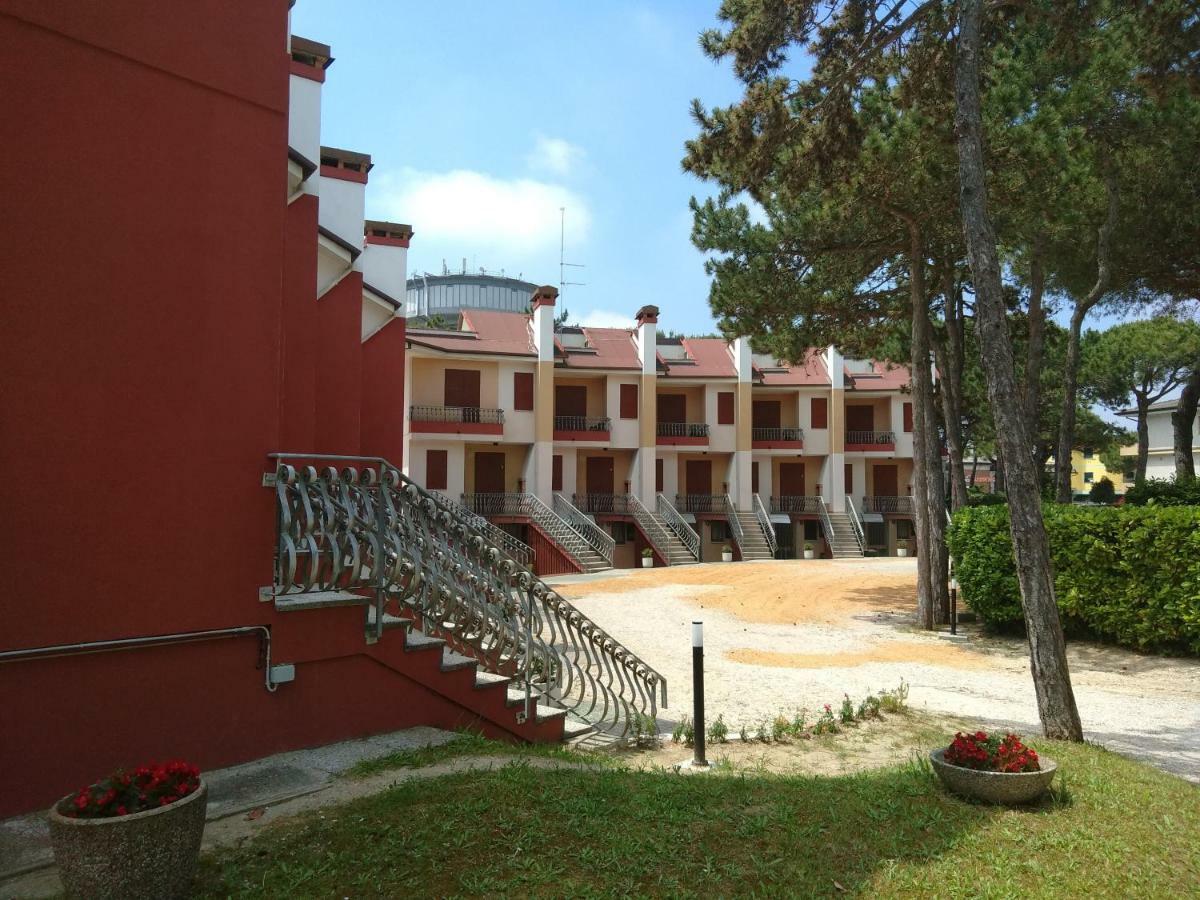 Casa Bianca Village Apartments Lignano Sabbiadoro Zewnętrze zdjęcie
